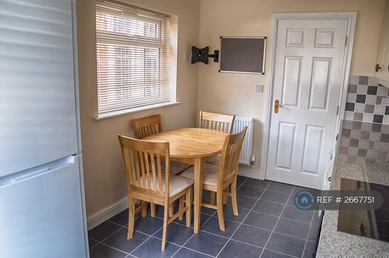 Kitchen Photo 3