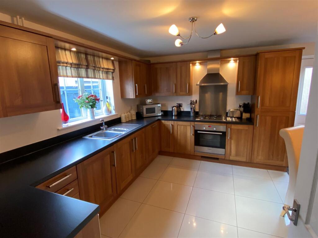 Kitchen.....jpg