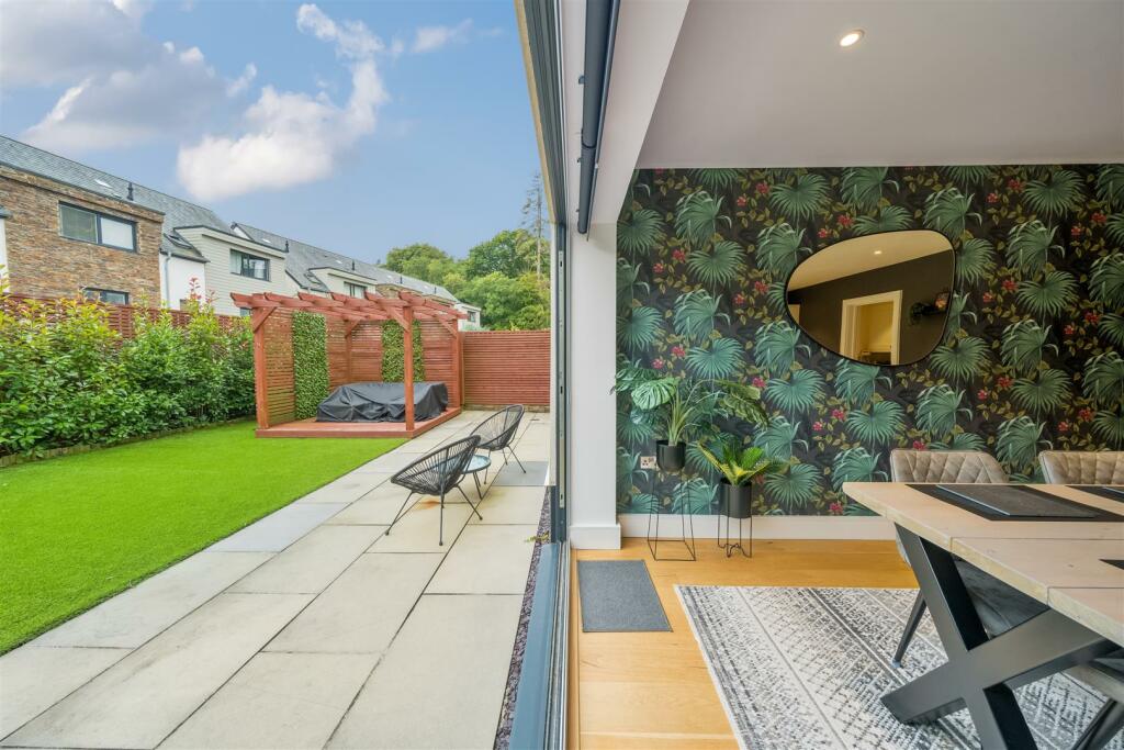 Ivy Glen InsideOut.jpg