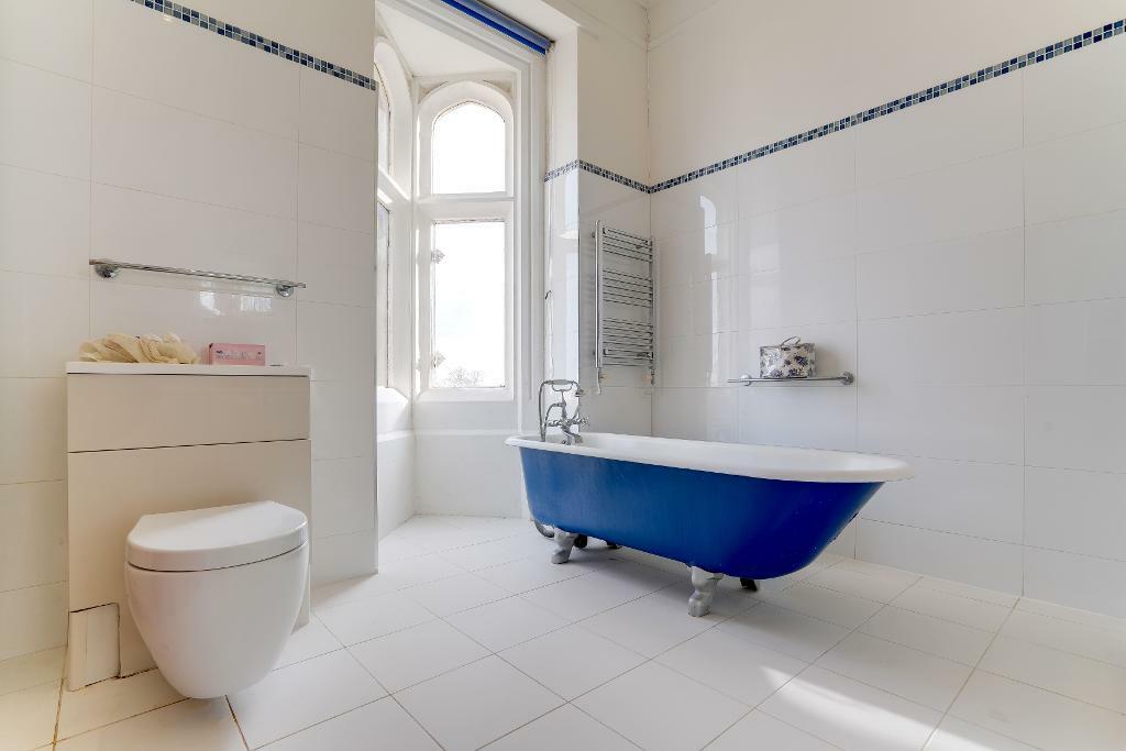 Ensuite bathroom to Bedroom 1