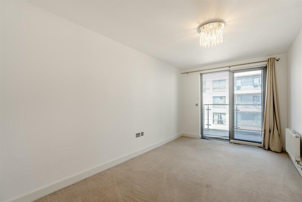 8557115-interior01.jpg