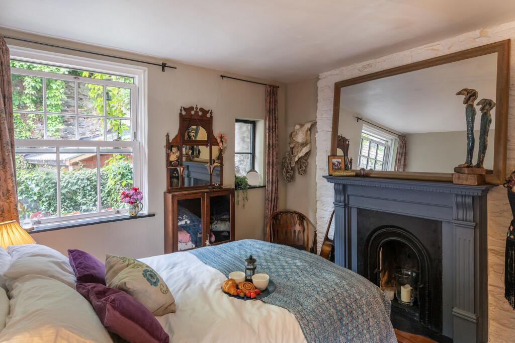 11 Browns Hill, Dartmouth, Bedroom
