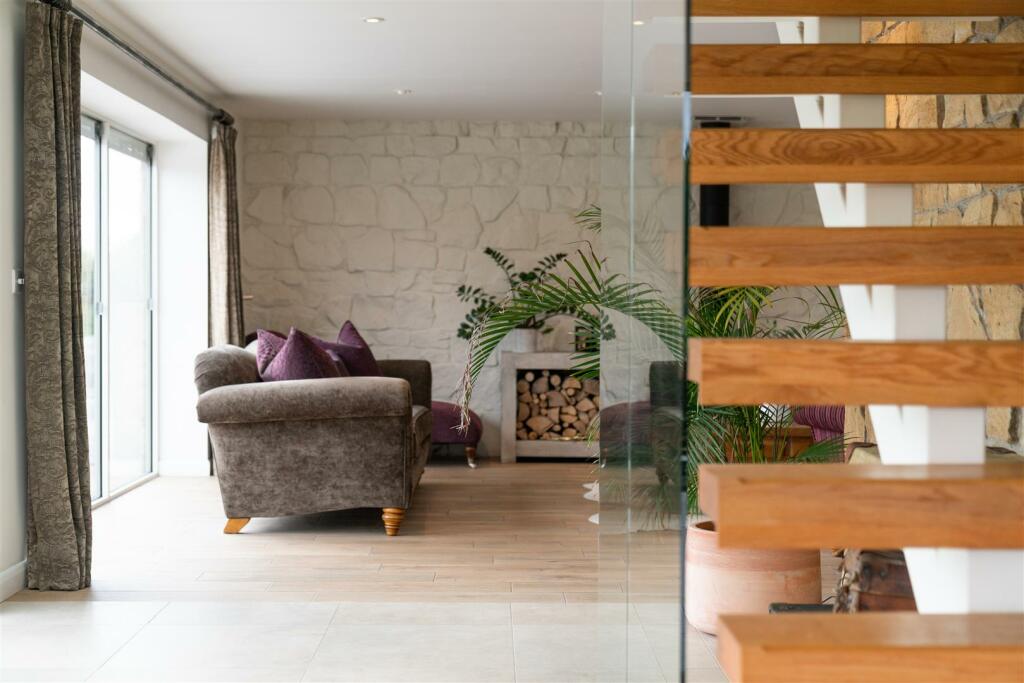 Living Area-7.jpg
