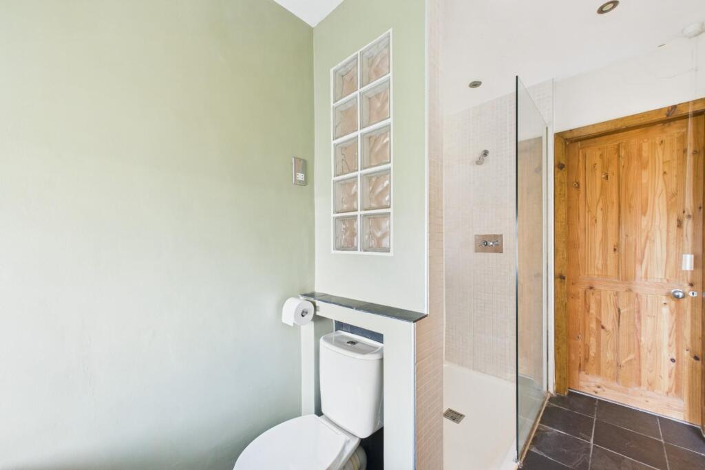 Jack &amp; Jill Family Bathroom