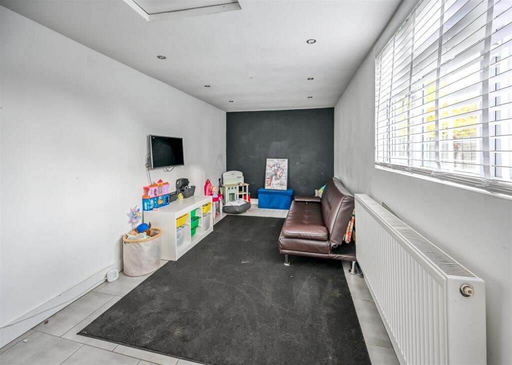 24 Wychbury Road-04.jpg