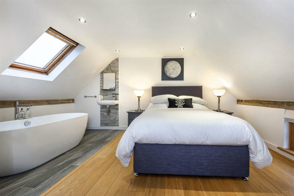 Little Bewl Farmhouse, TN3 8JL 017.jpg