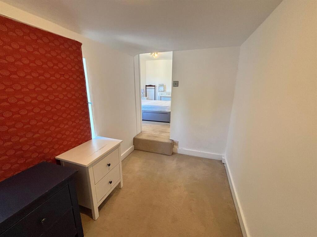 bed 2 side room