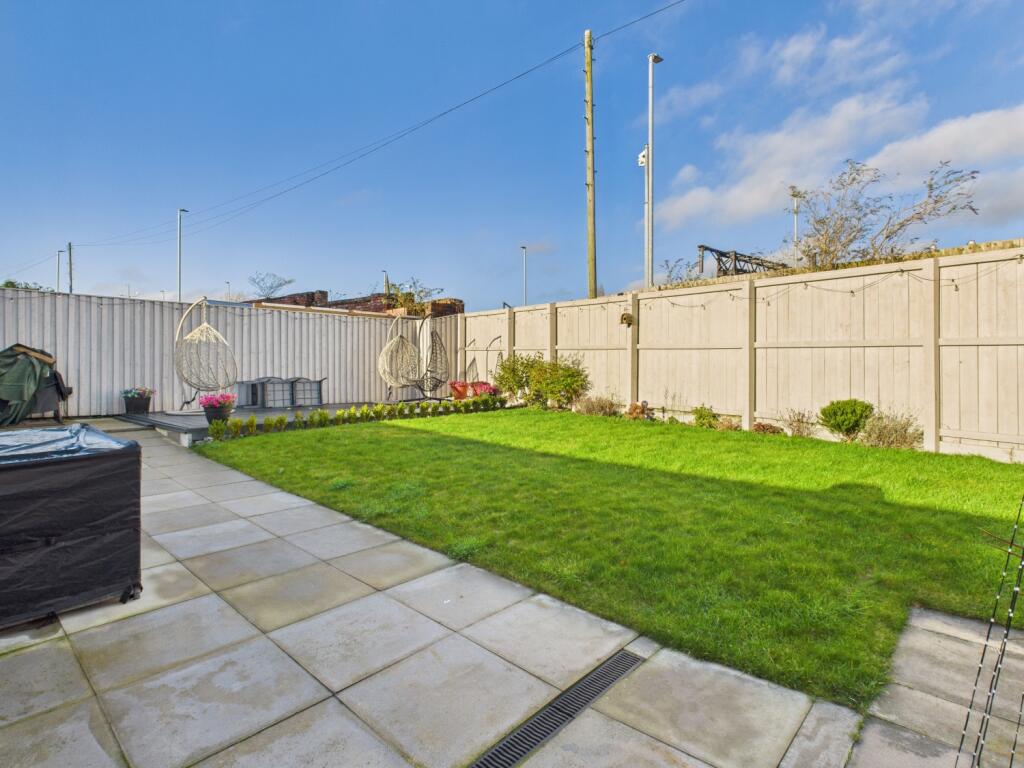 CAM03729G0-PR0199-STILL046