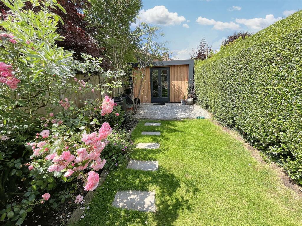 Gardens Aspect 7