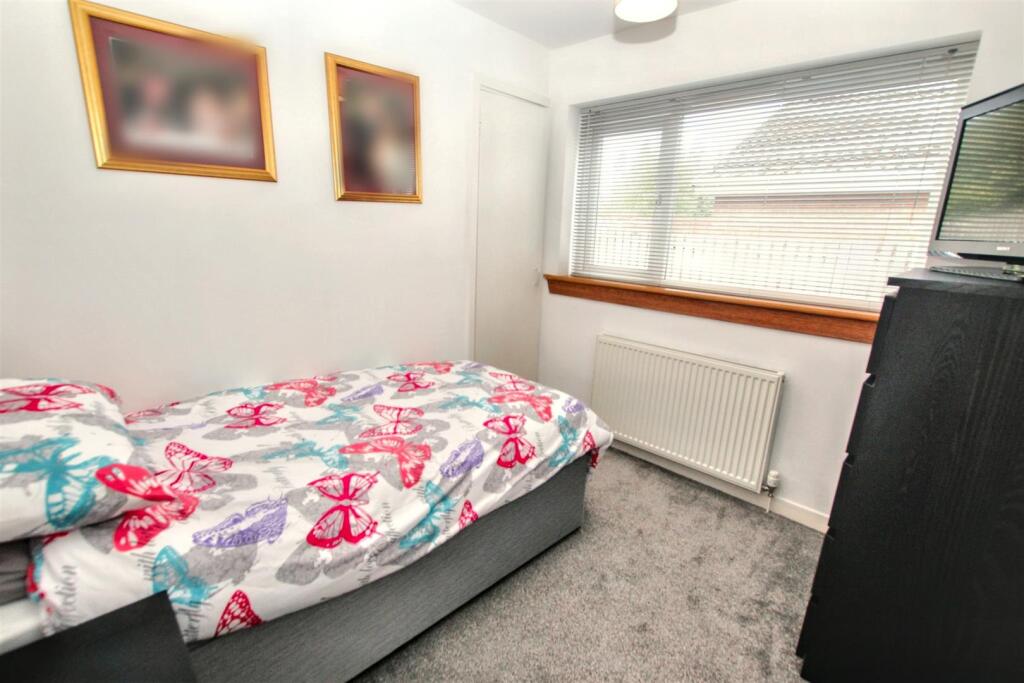 16 - Bedroom Three_blurred.jpg