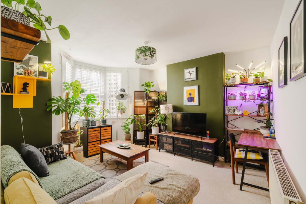 Garden Flat - Lounge