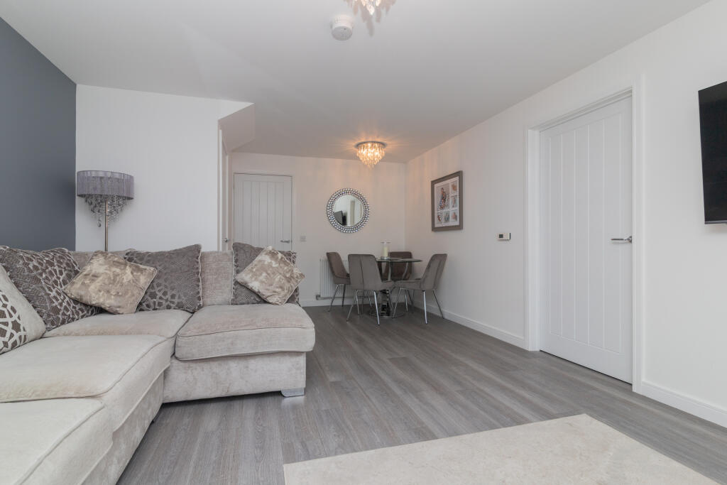 6 Mill of cart way, Linwood PA5 8FH L-2