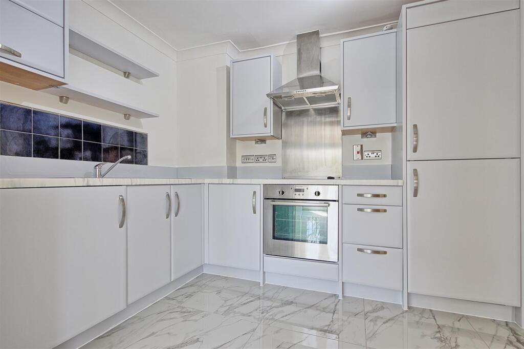 Kitchen 3.jpg