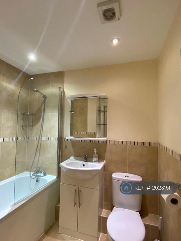 Main Bathroom 