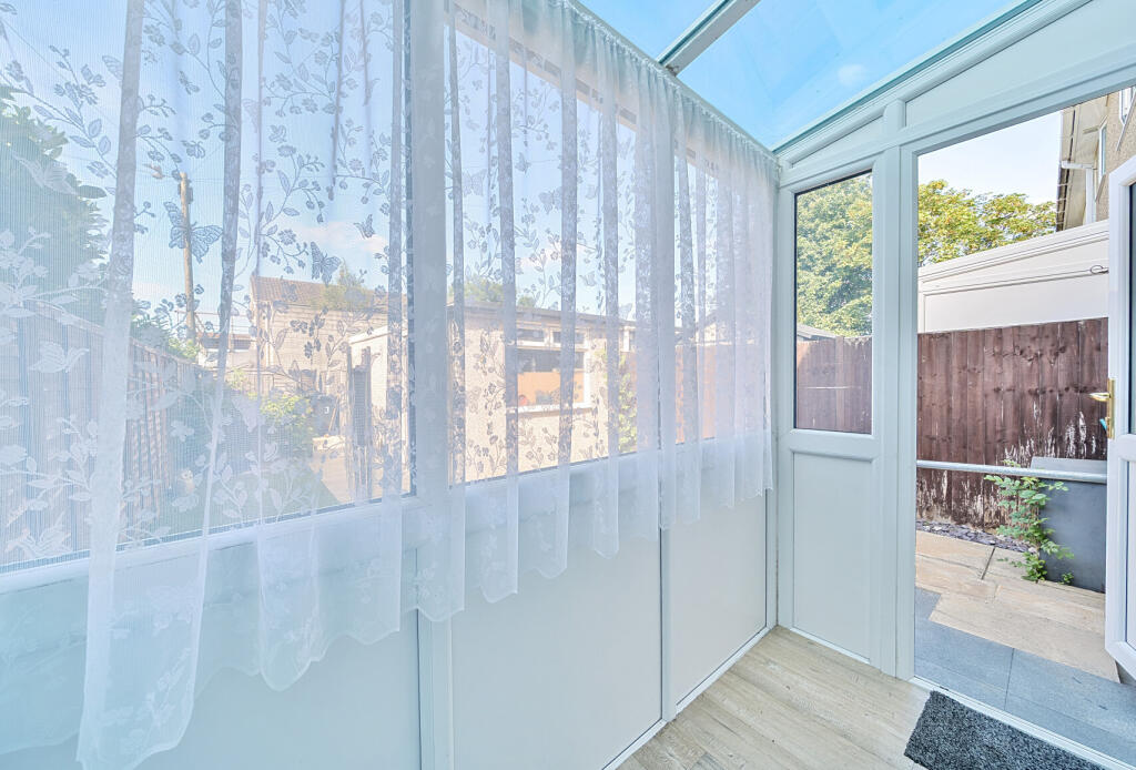 1317005-6-686e440...