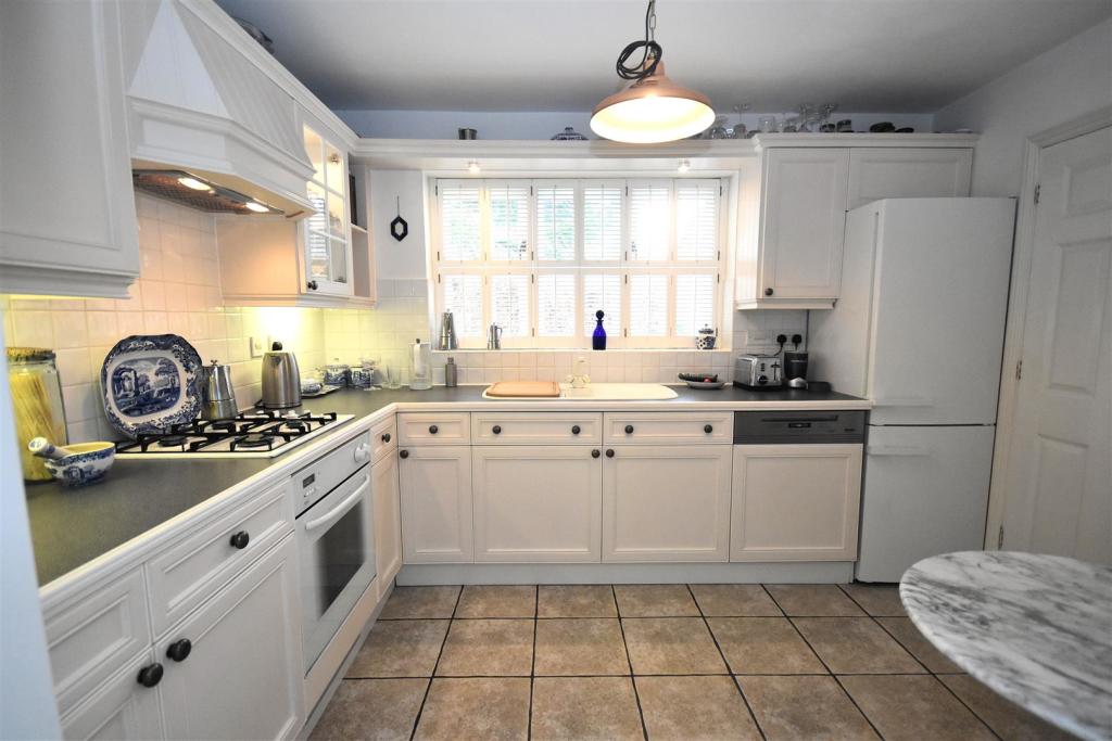 kitchen 1.jpg