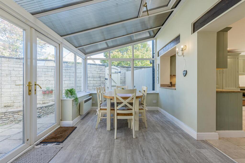 Conservatory - Family Room 6.jpg
