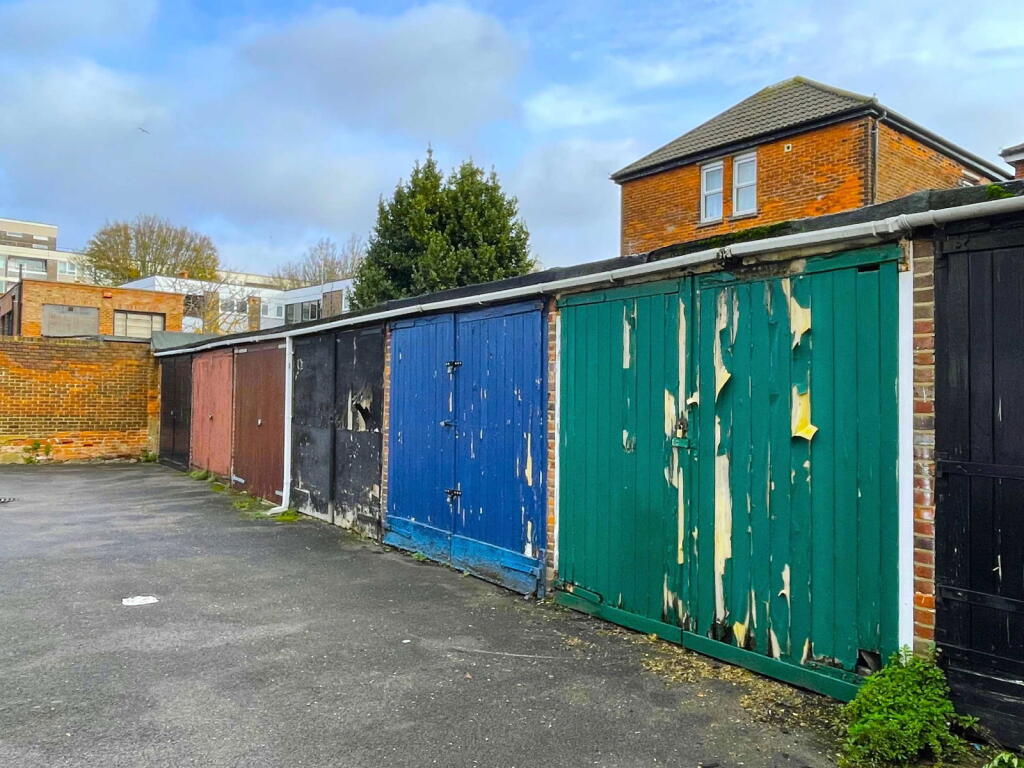 Garage 6 Castle Close, Southsea PO5 3EB