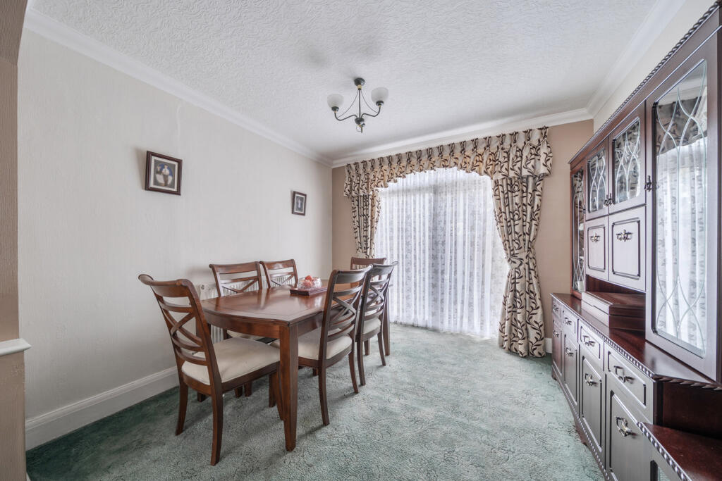 1368917-10-68ee3b...