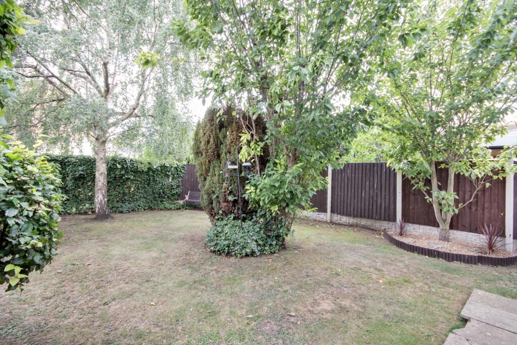 EweMove Estate Agents Scunthorpe - Front Garden