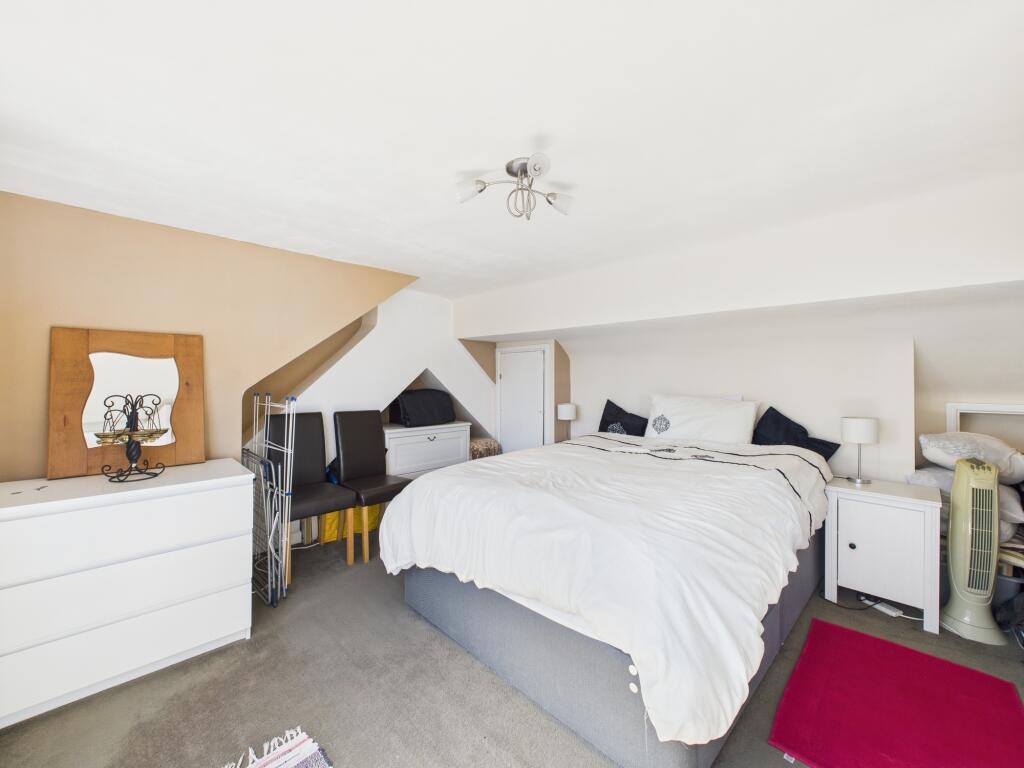 CAM05192G0-PR0042-STILL033