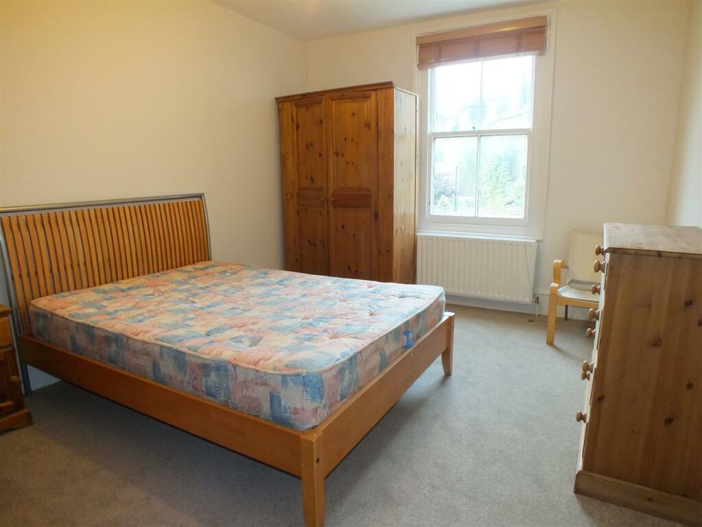 Bedroom 1.jpg
