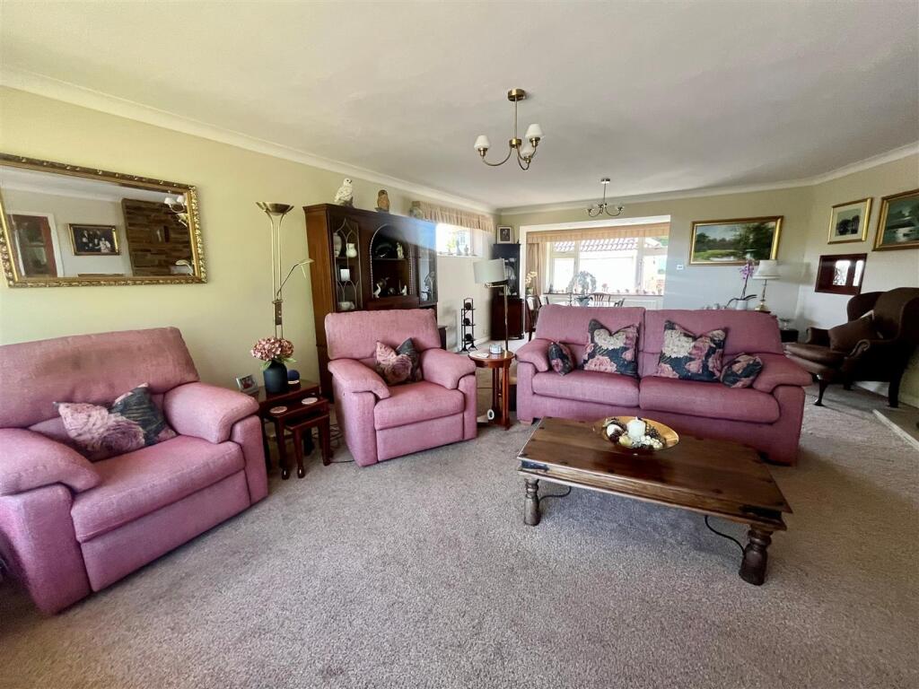 Living room 3.jpg