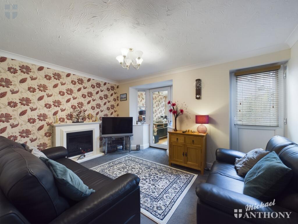 CAM03218G0-PR0400-STILL011