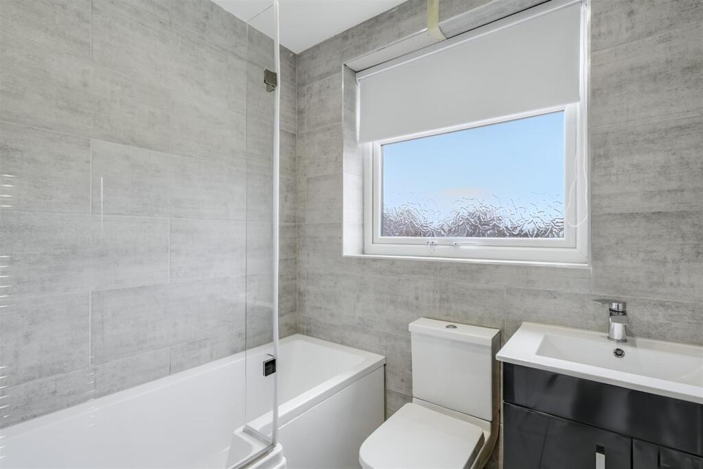 Bathroom 1_1.jpeg
