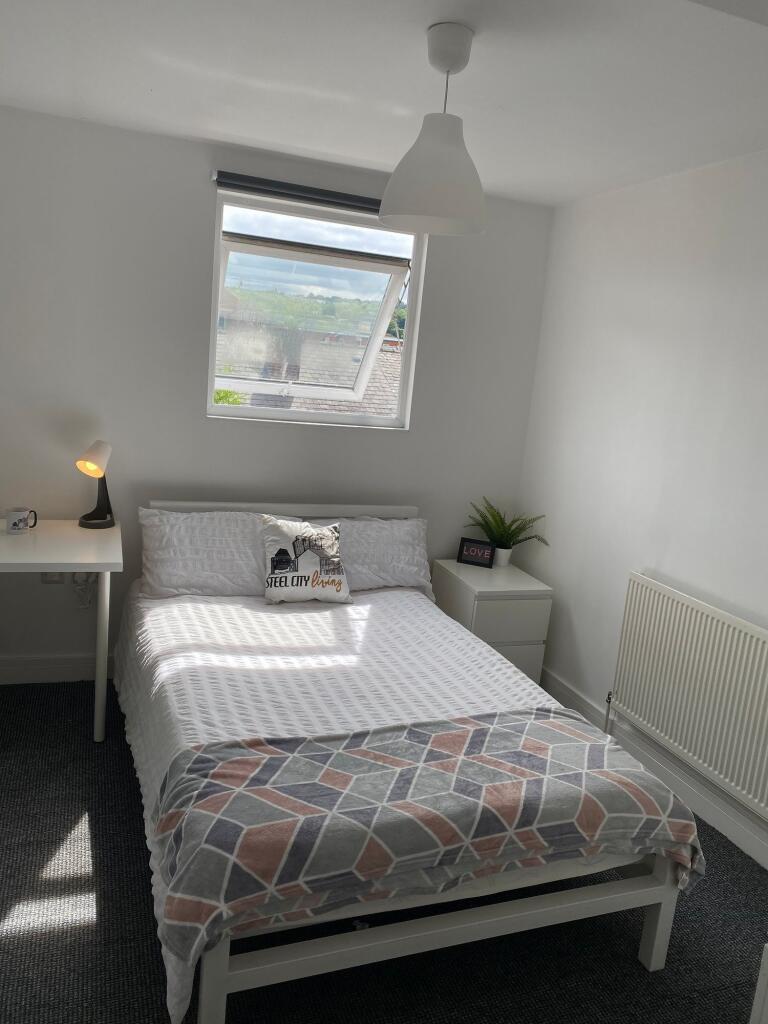 A cozy double bedroom featuring a comfortable b...