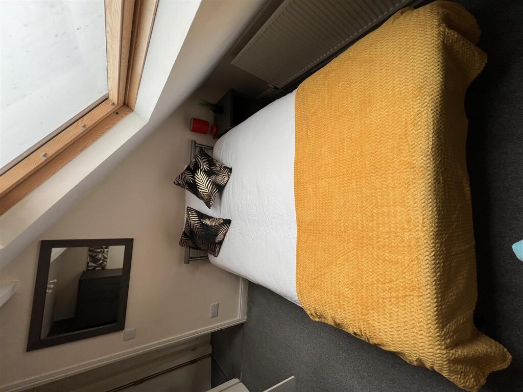 Room5 Top FL Shared EnSuiteg