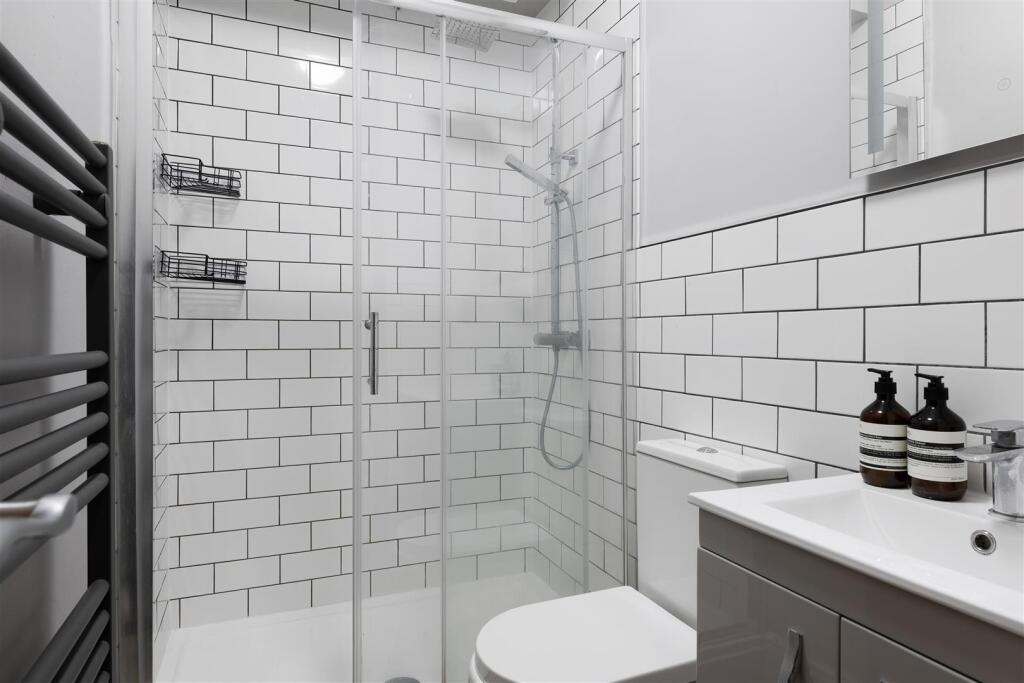 B, 11 Larkdale Rd-Hi-10.jpg