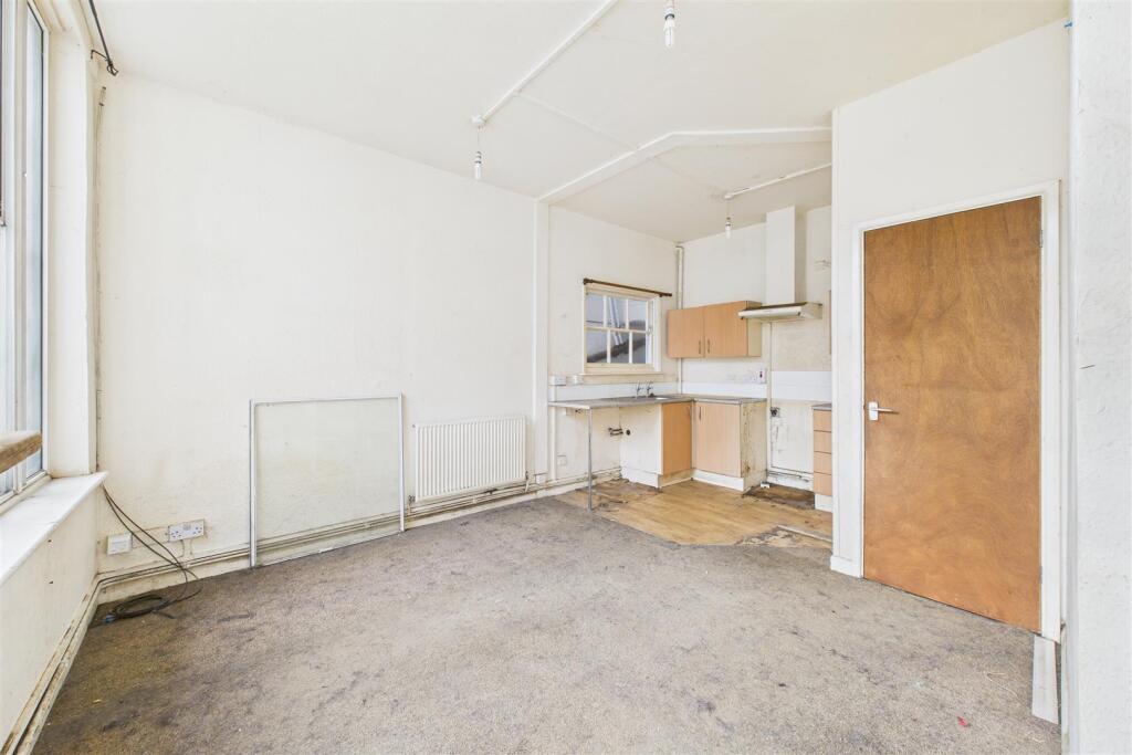 Flats A, B, C 18 Church Street, Tewkesbury, GL20 5