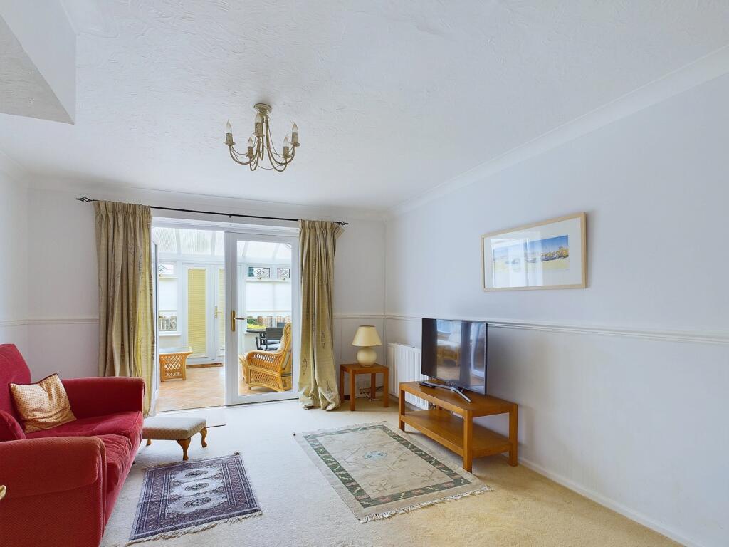 CAM01338G0-PR0086-STILL005