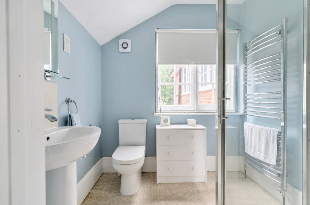 1320449-6-686bf3e...