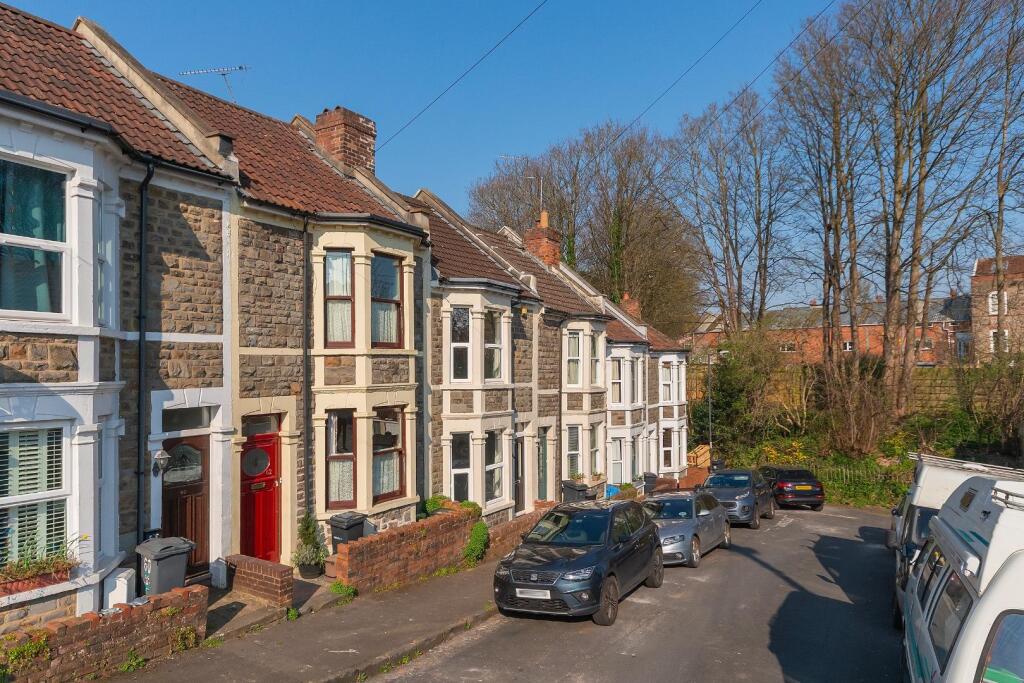 6C4HASG - External A.jpg