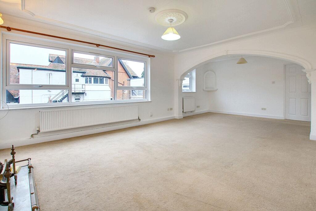 Open-Plan Lounge &amp; Dining Area