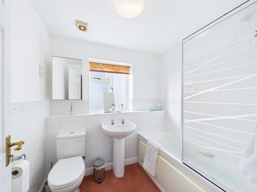 14 - 4 bed detached house.jpg