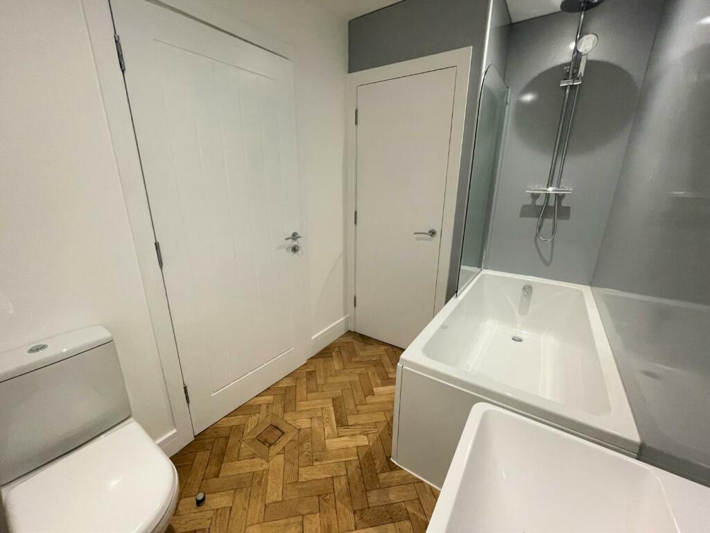 Bathroom ..jpeg