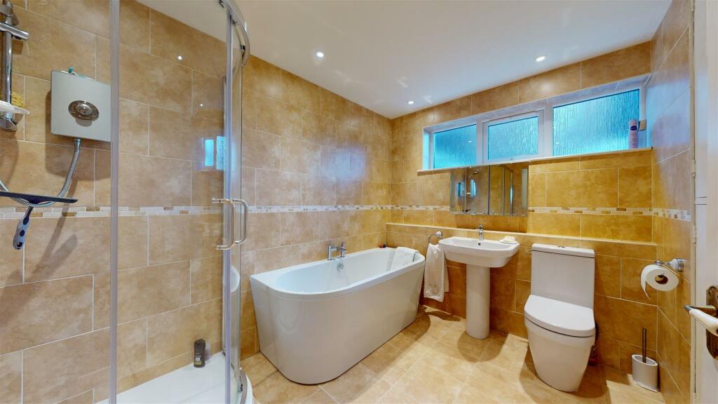 FAMILY BATHROOM