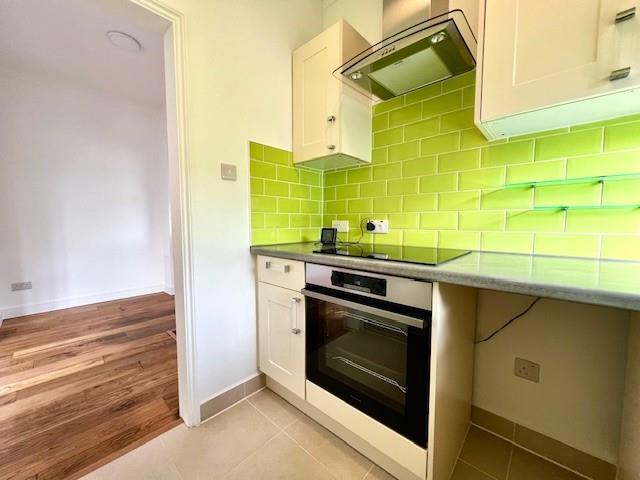 Kitchen2.jpg