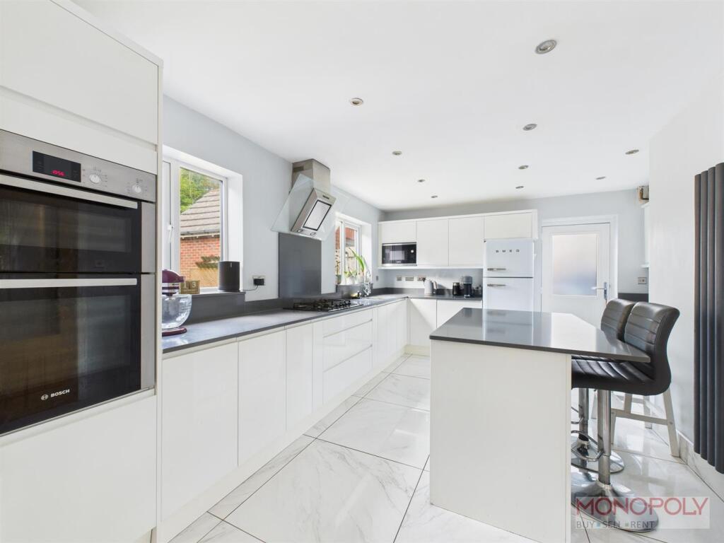 OPEN PLAN KITCHEN/ DINING /LIVING ROOM
