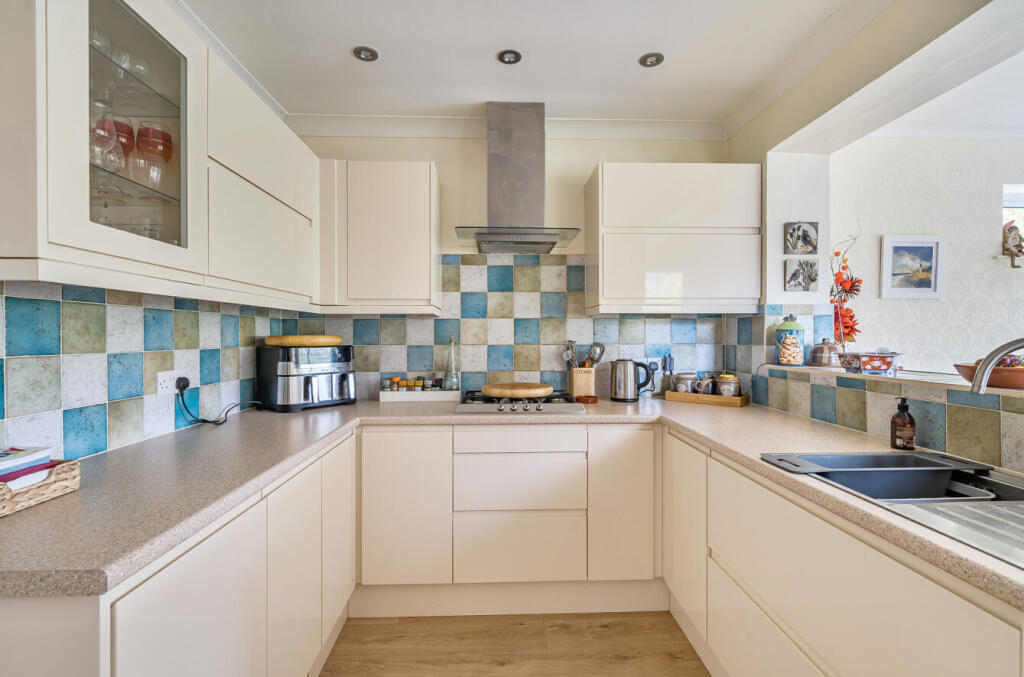 1375198-6-690392d...