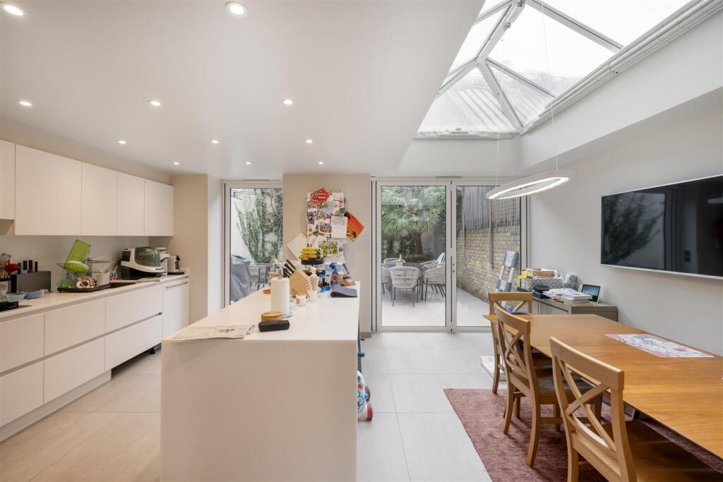 Maskells-76 Warwick Gardens-19_Hi.jpg