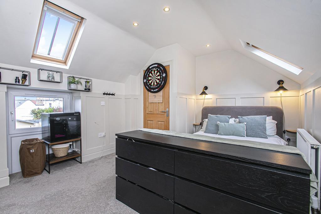 BEDROOM 5