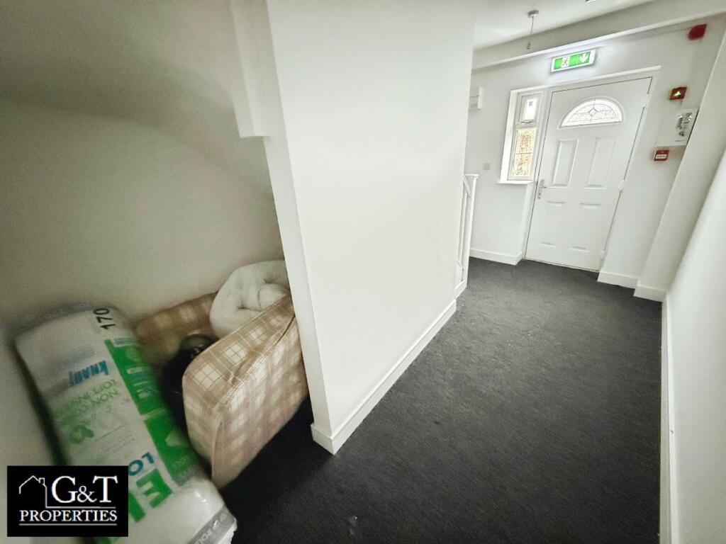 Hallway/Storage/Desk Space
