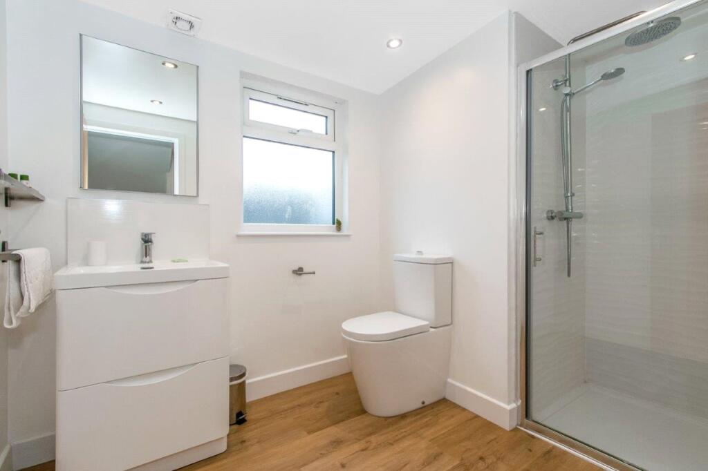 En-Suite 2