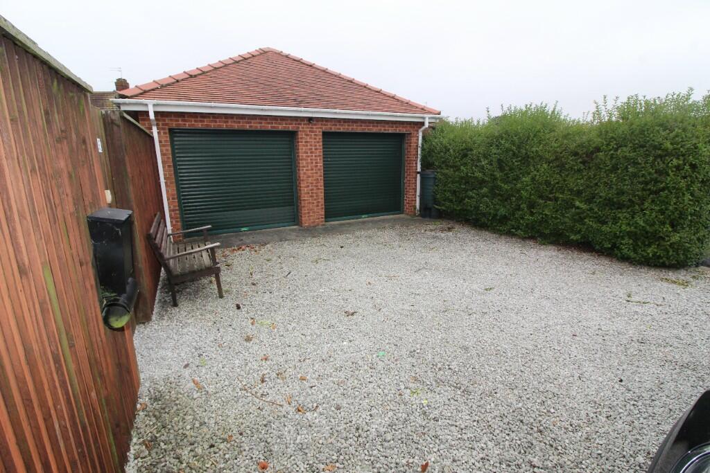DOUBLE GARAGE 