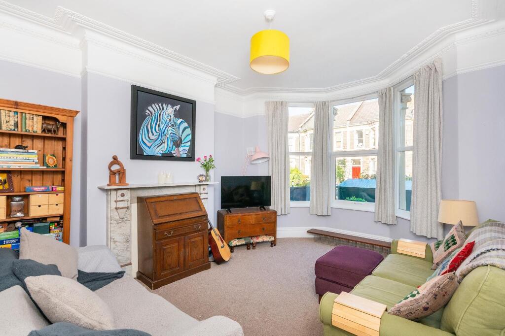 3B9RKE - Living Room B.jpg