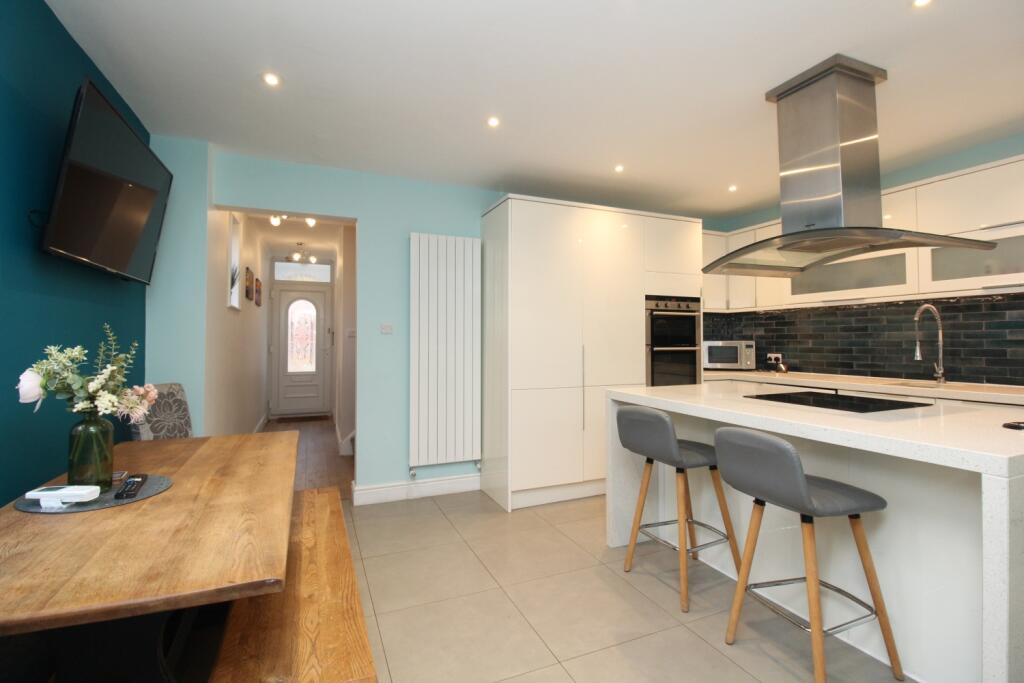 Kitchen to Hall (2)
